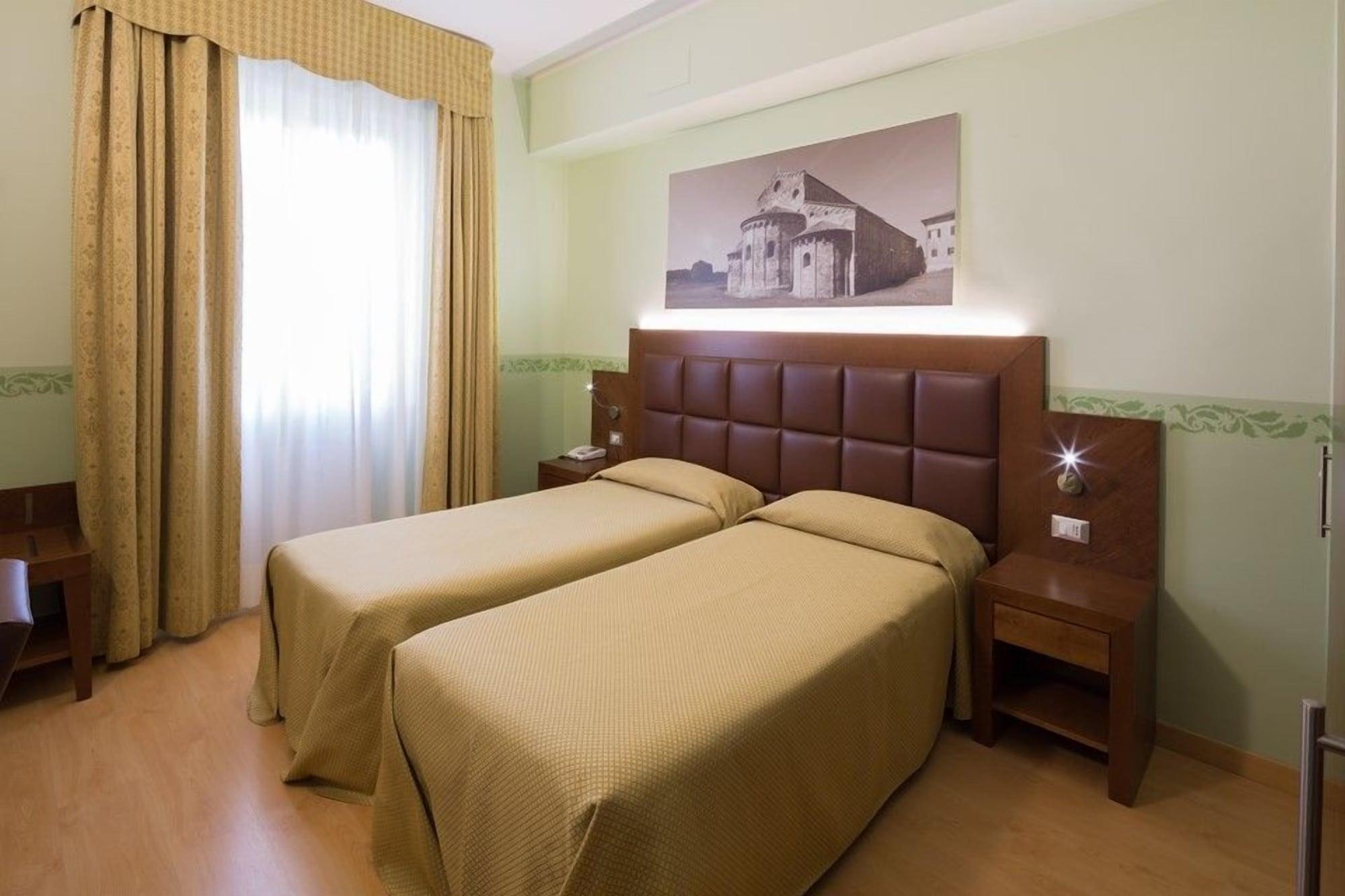 Hotel Terminus & Plaza Пиза Экстерьер фото