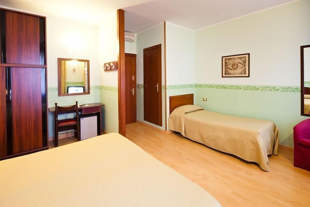 Hotel Terminus & Plaza Пиза Экстерьер фото