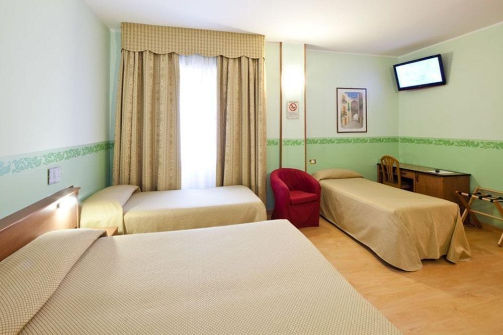 Hotel Terminus & Plaza Пиза Экстерьер фото