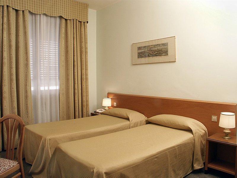 Hotel Terminus & Plaza Пиза Экстерьер фото
